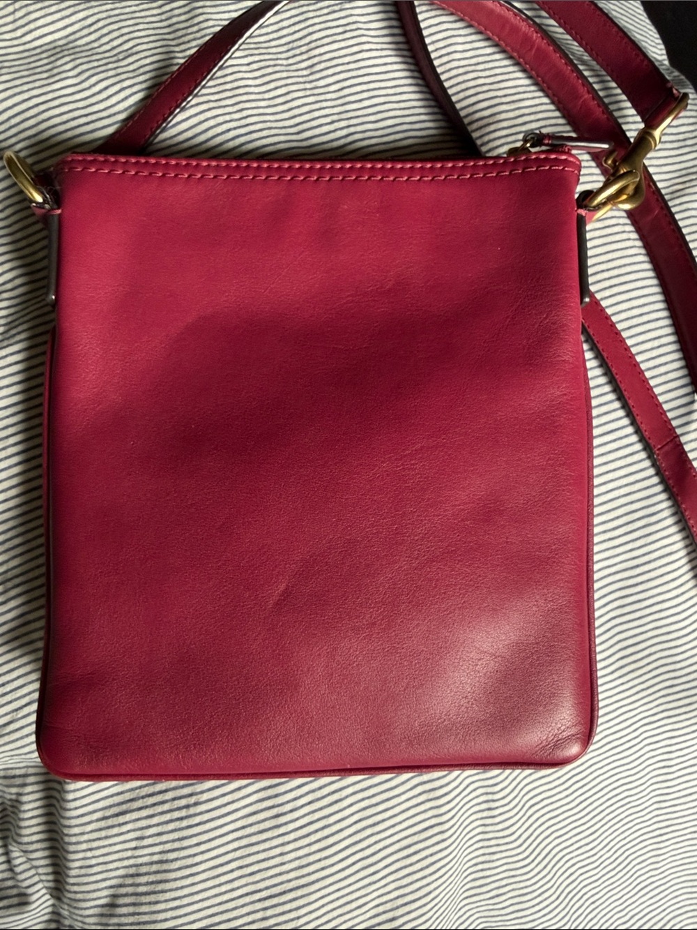 Vintage Coach Berry Leather Small Crossbody Bag with Gold Hardware - Picture 4 of 9